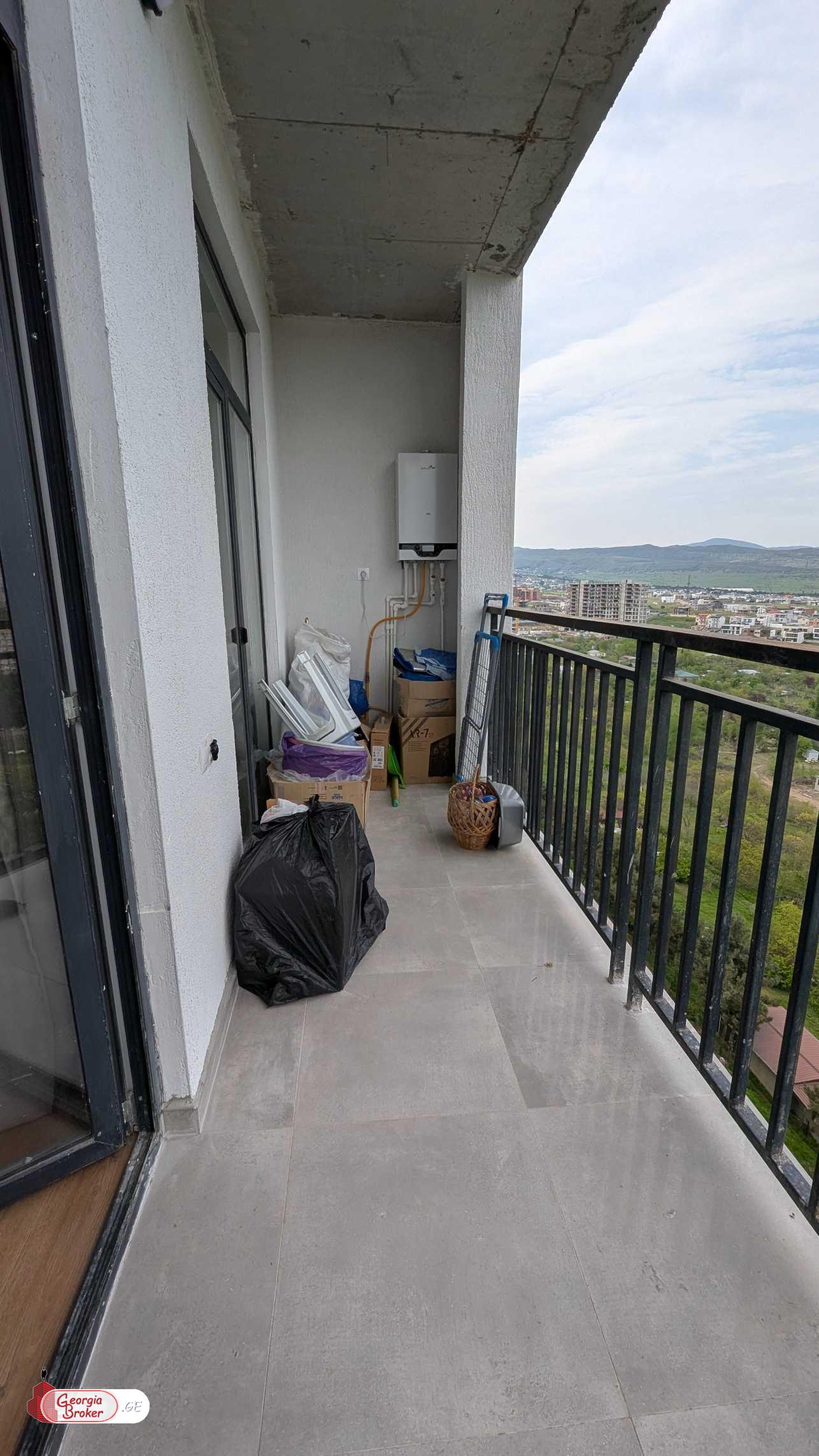 продается квартира с новым ремонтом 3-комнаты