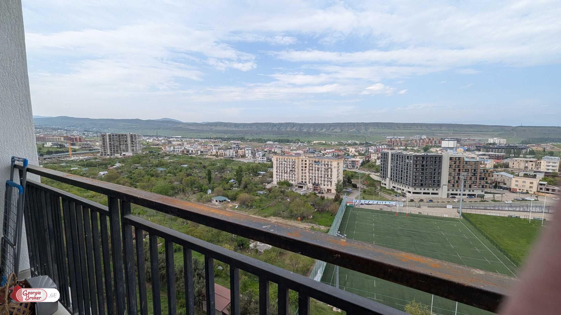 продается квартира с новым ремонтом 3-комнаты