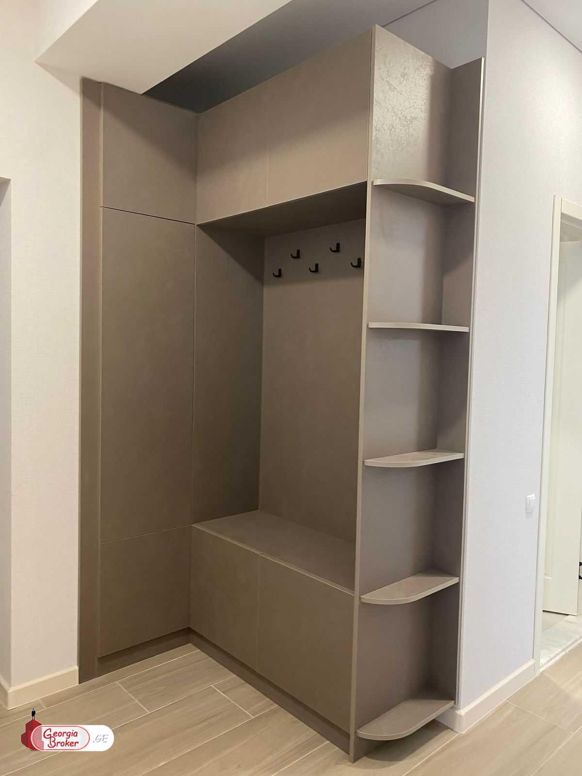 продается квартира с новым ремонтом 3-комнаты