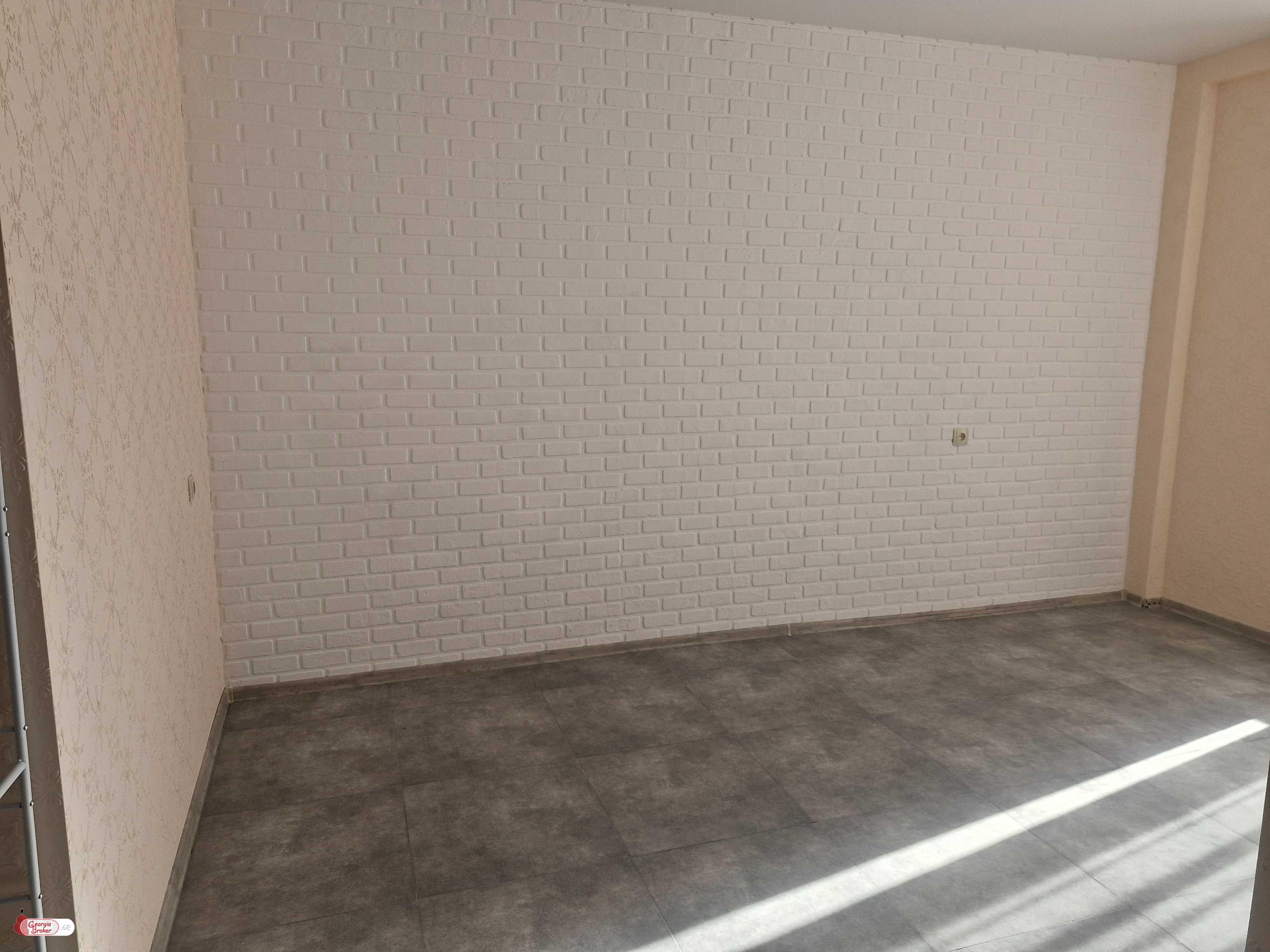 продается квартира с новым ремонтом 3-комнаты