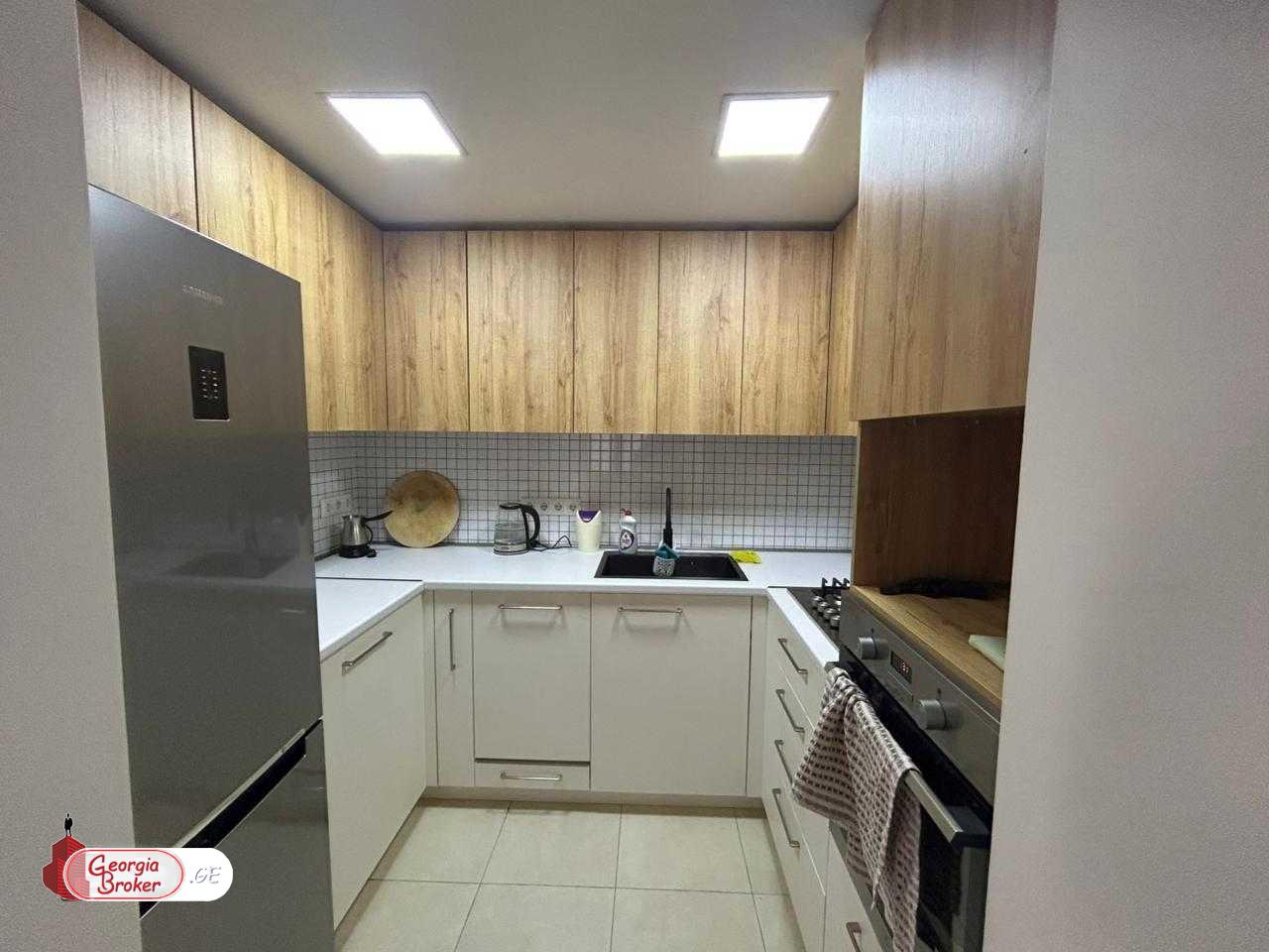 продается квартира с новым ремонтом 3-комнаты