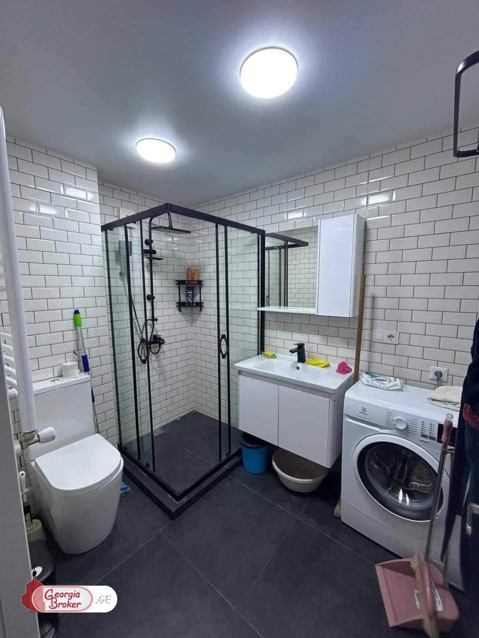 продается квартира с новым ремонтом 3-комнаты