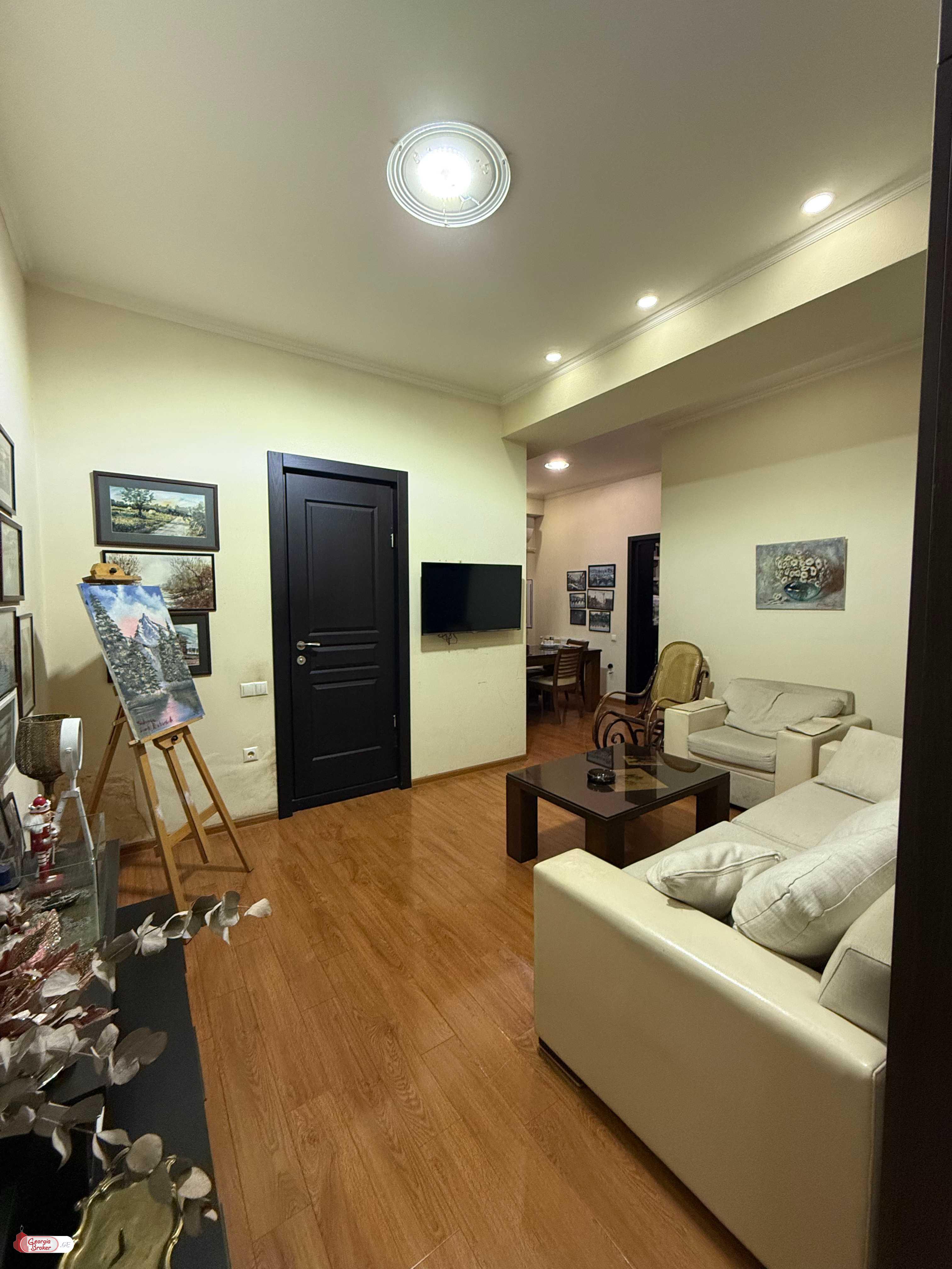 nearly repaired 3-room apartment for sale