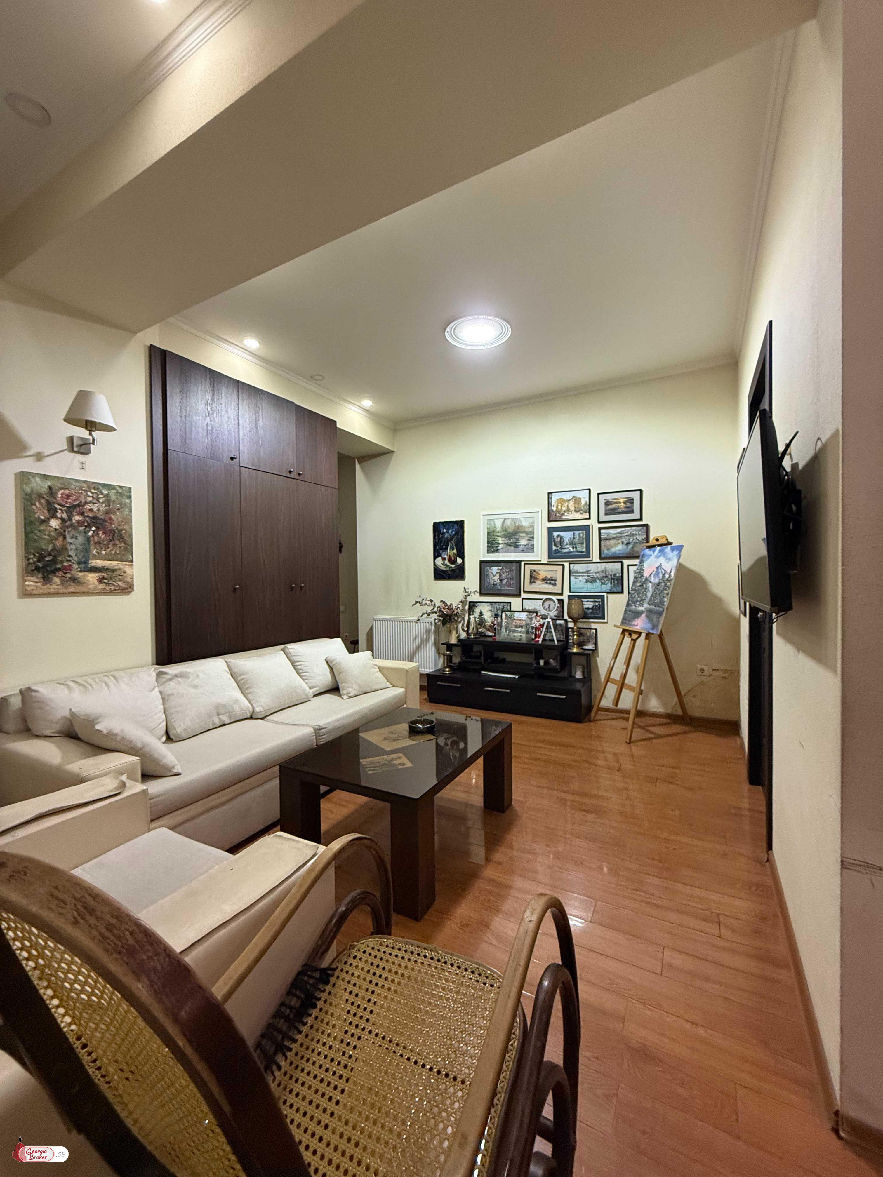 nearly repaired 3-room apartment for sale