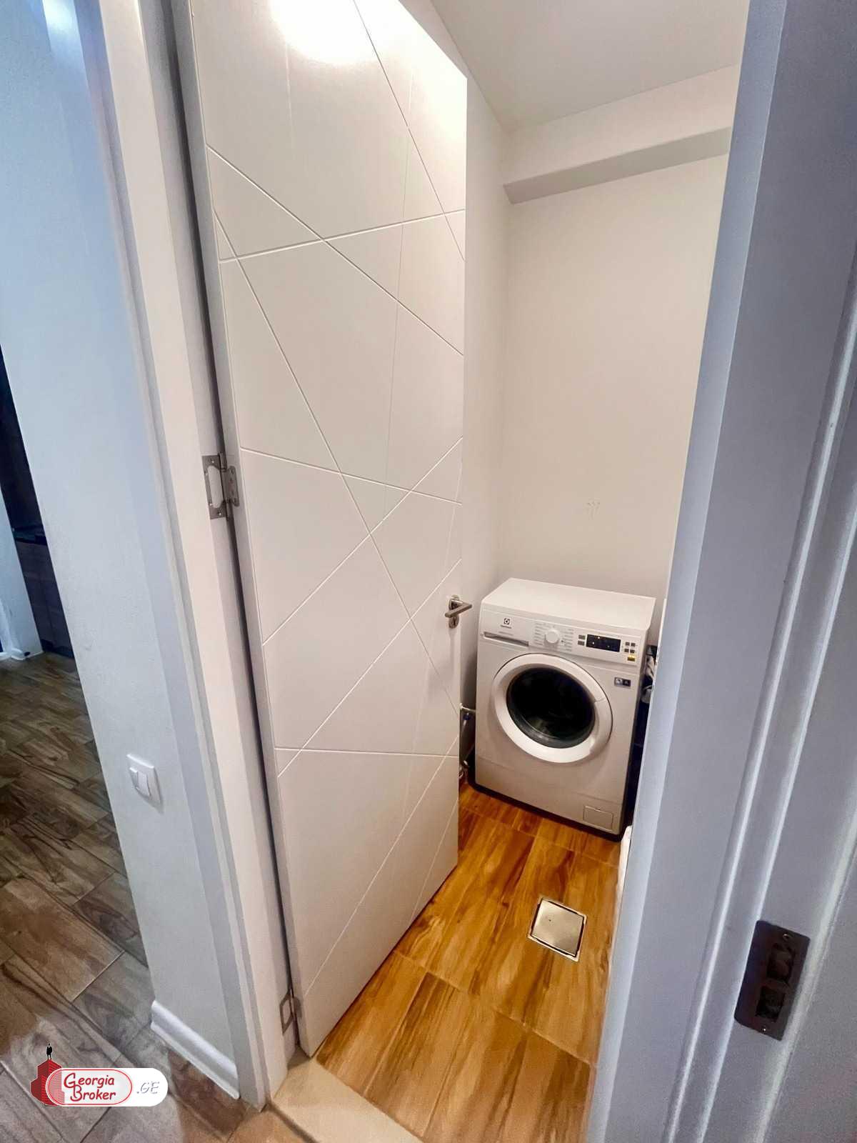 продается квартира с новым ремонтом 3-комнаты