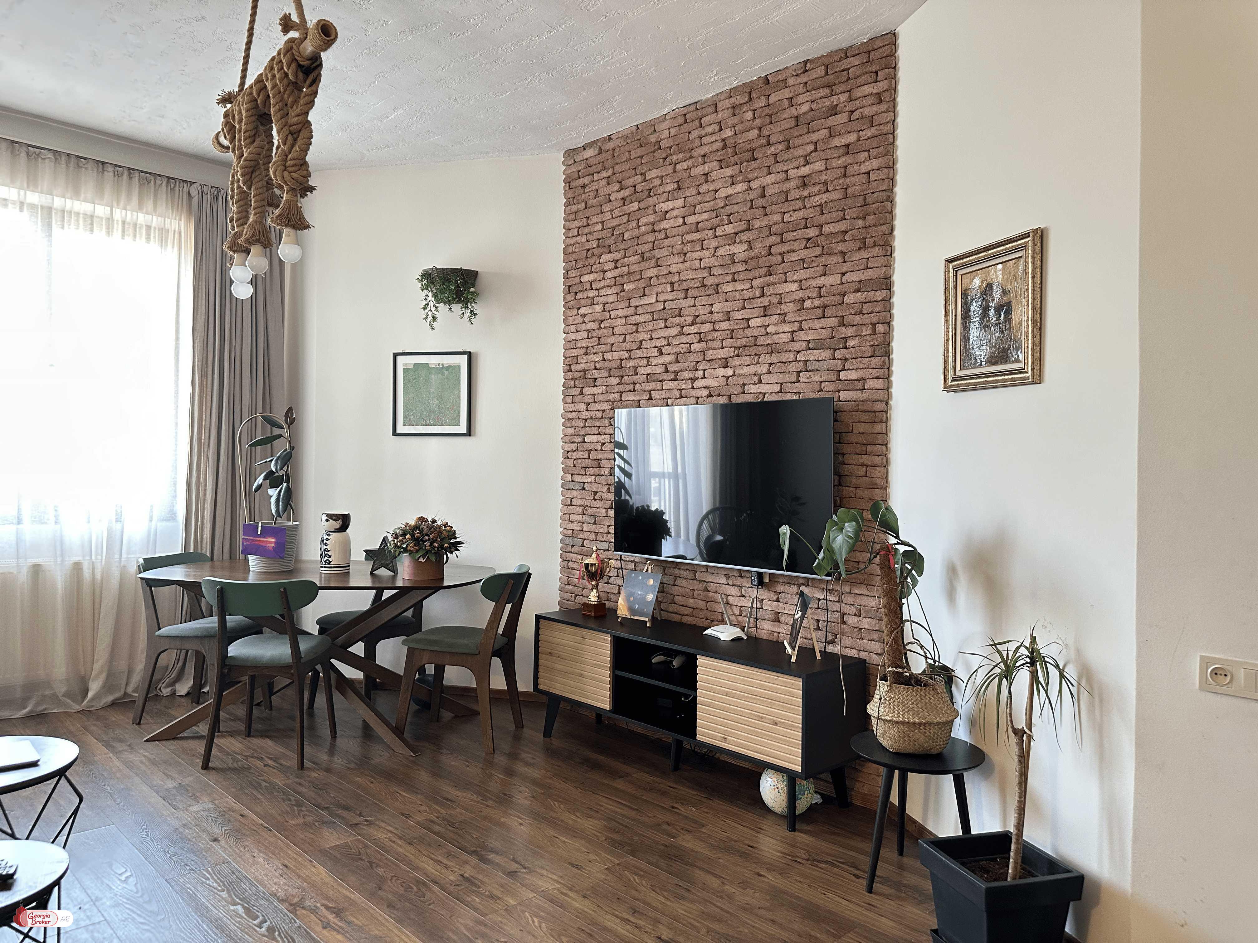 nearly repaired 3-room apartment for sale