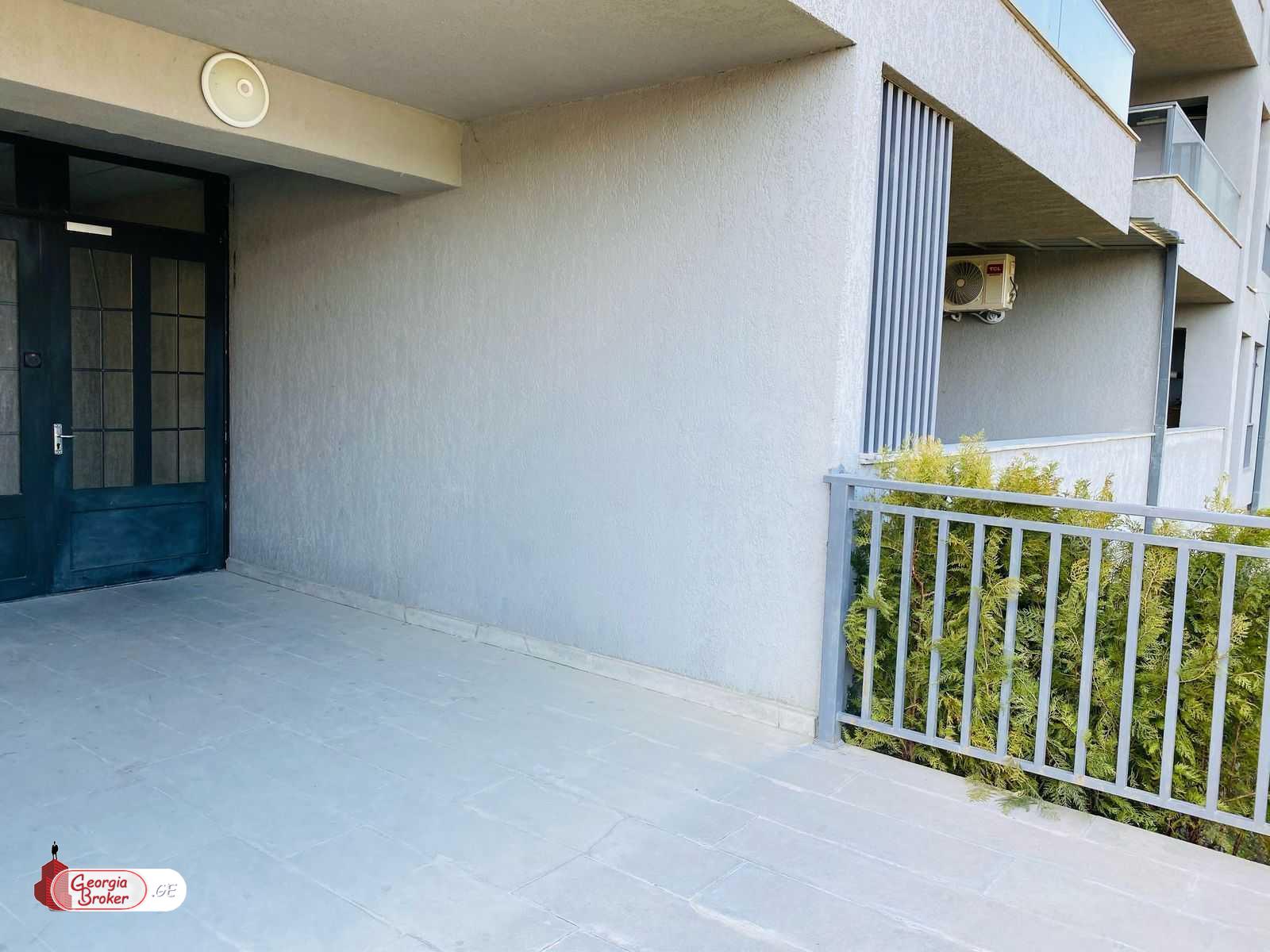 იყიდება ახალი გარემონტებული 2 ოთახიანი ბინა