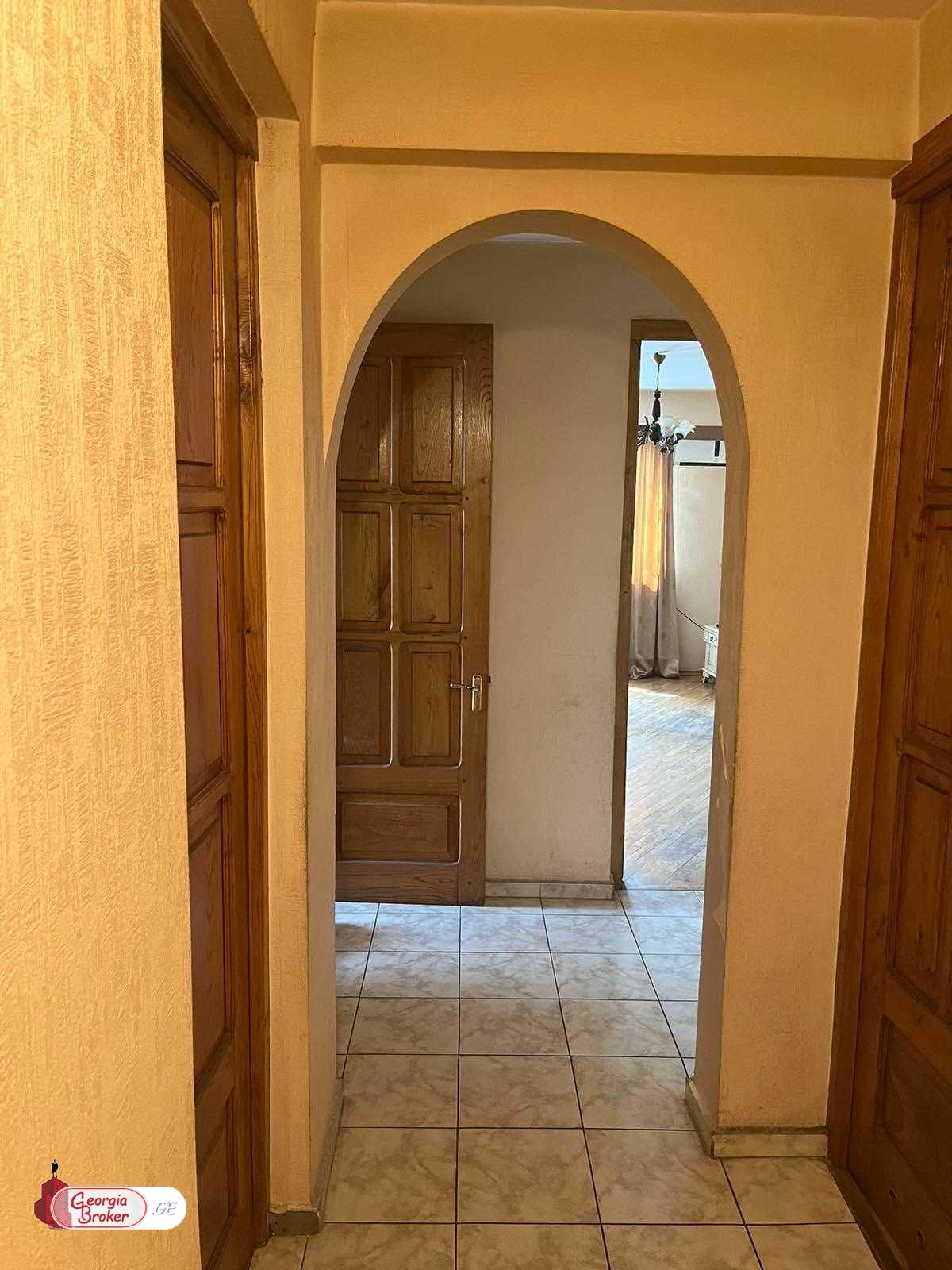 nearly repaired 3-room apartment for sale