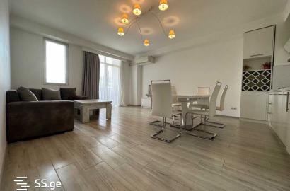 იყიდება ახალი გარემონტებული 4 ოთახიანი ბინა