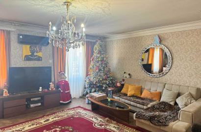 продается квартира со старым ремонтом 5-комнат