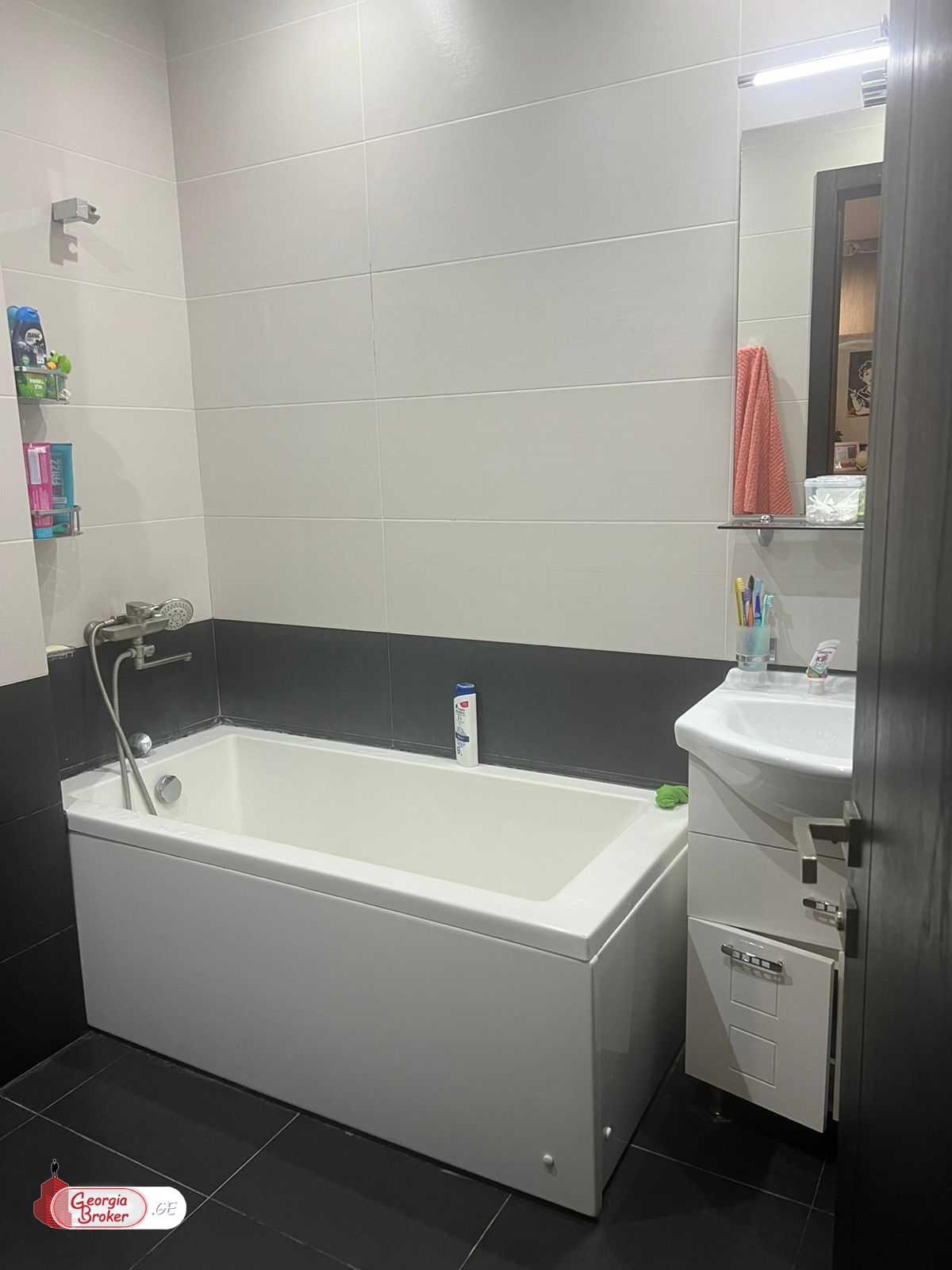 nearly repaired 3-room apartment for sale