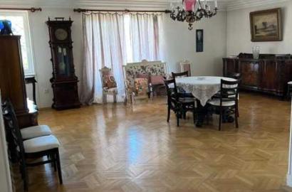 продается квартира с новым ремонтом 8-комнат