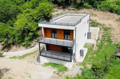 продается дом с новым ремонтом 8-комнат