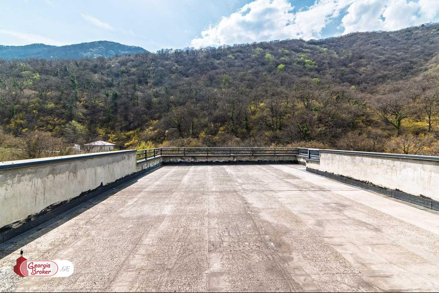 nearly repaired 8-room house for sale