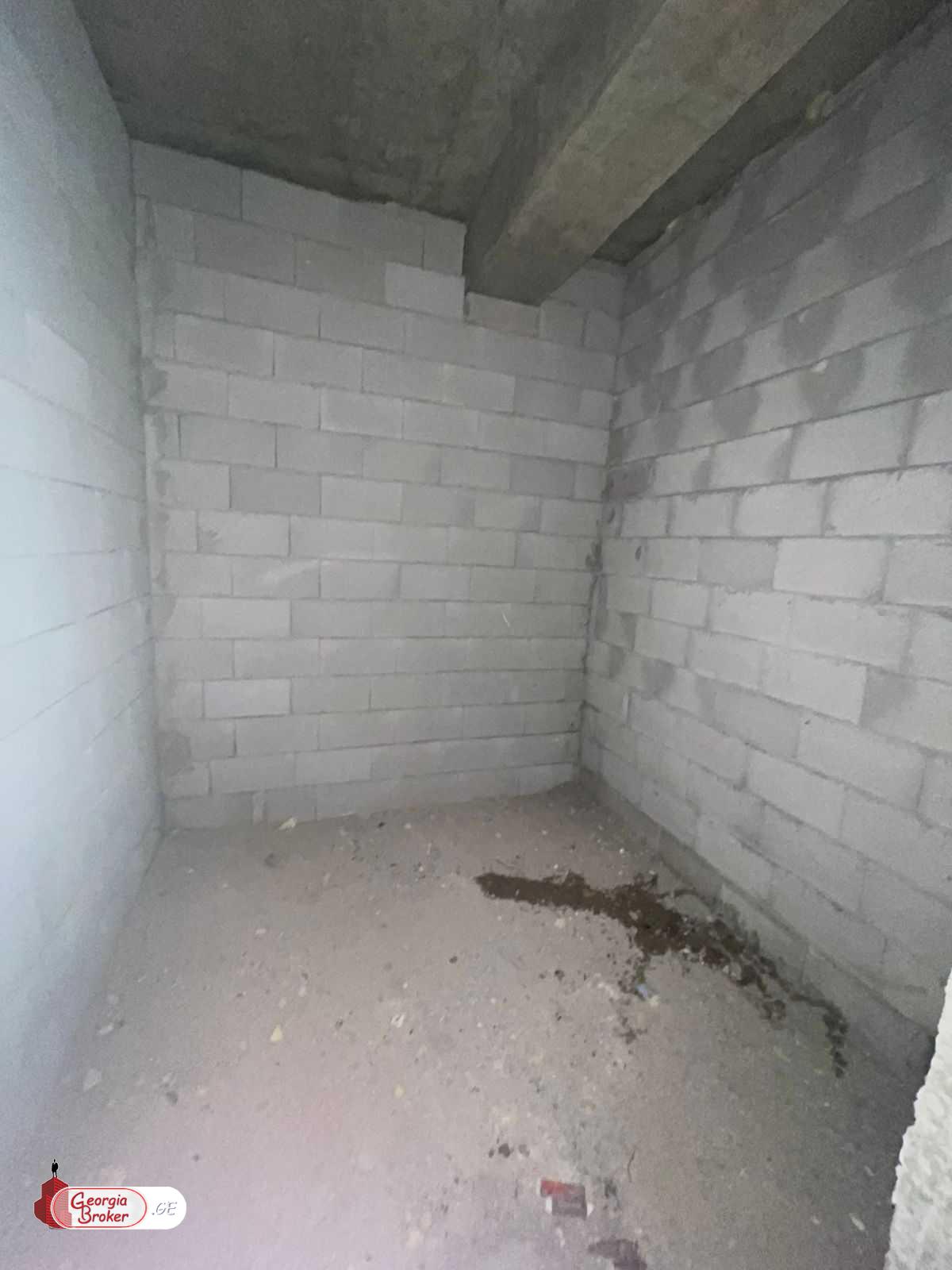 продается квартира с новым ремонтом 4-комнаты