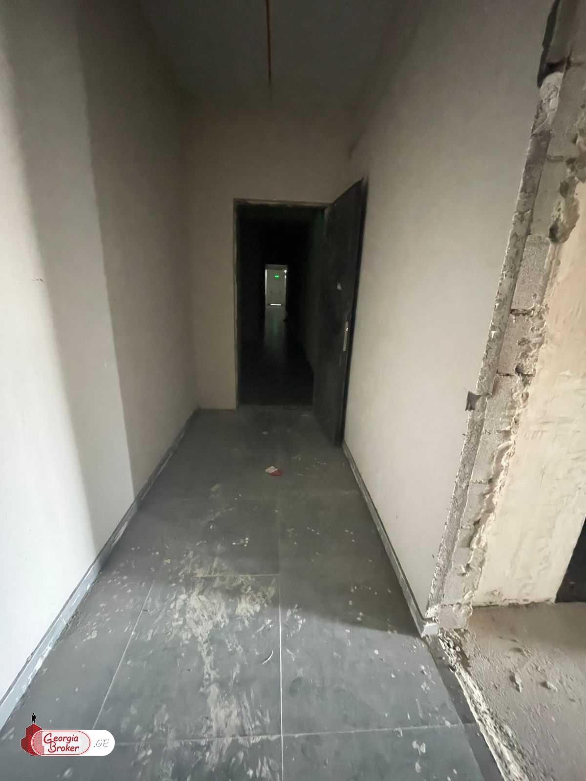 продается квартира с новым ремонтом 4-комнаты