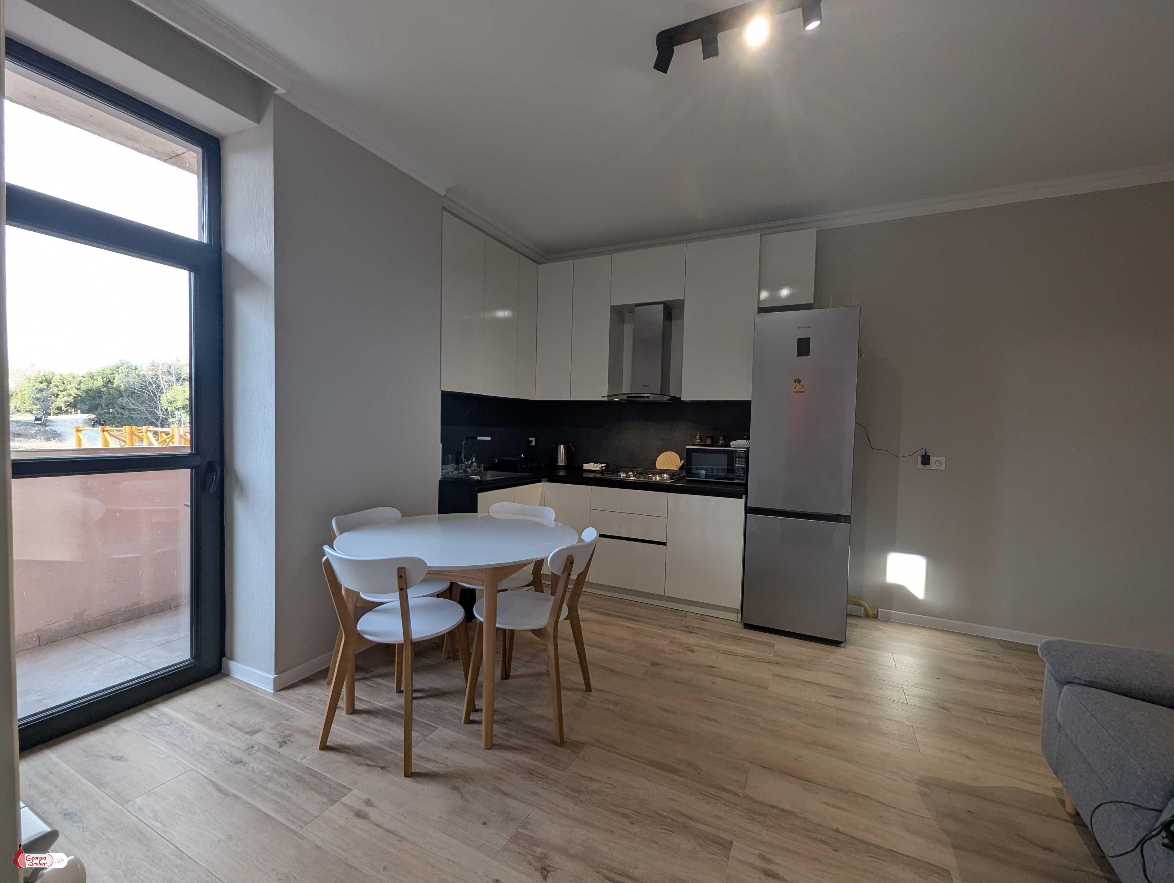 продается квартира с новым ремонтом 3-комнаты