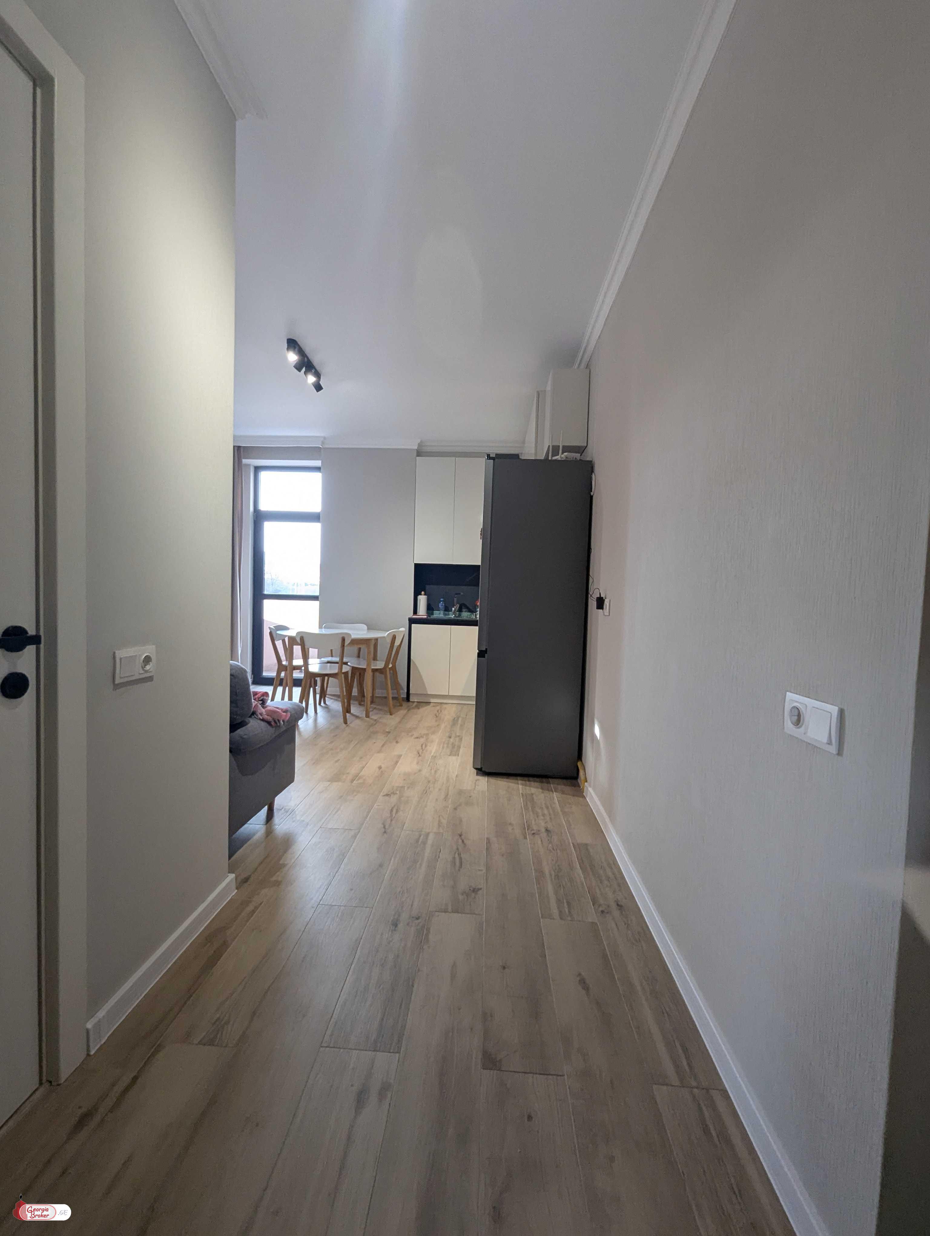 продается квартира с новым ремонтом 3-комнаты