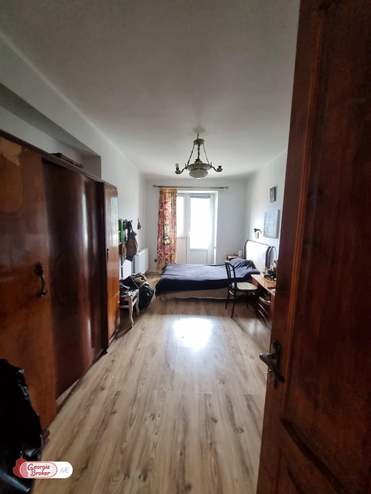 продается квартира с новым ремонтом 3-комнаты