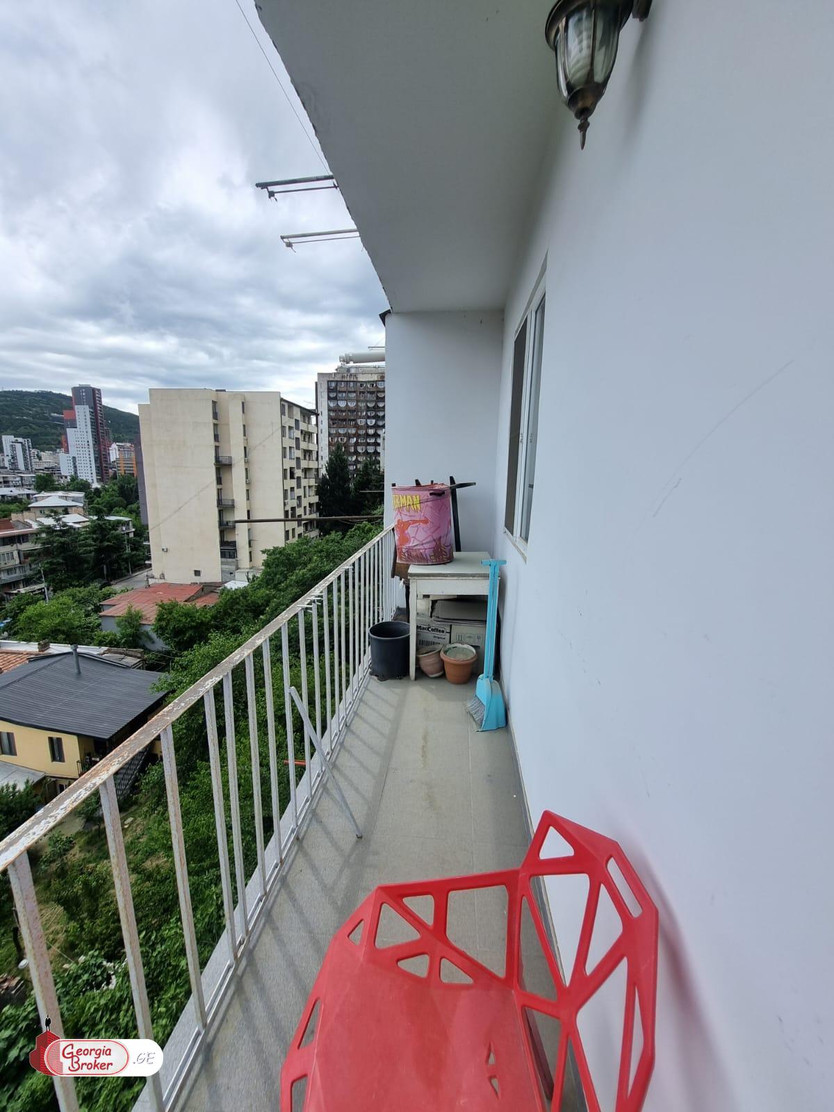 продается квартира с новым ремонтом 3-комнаты