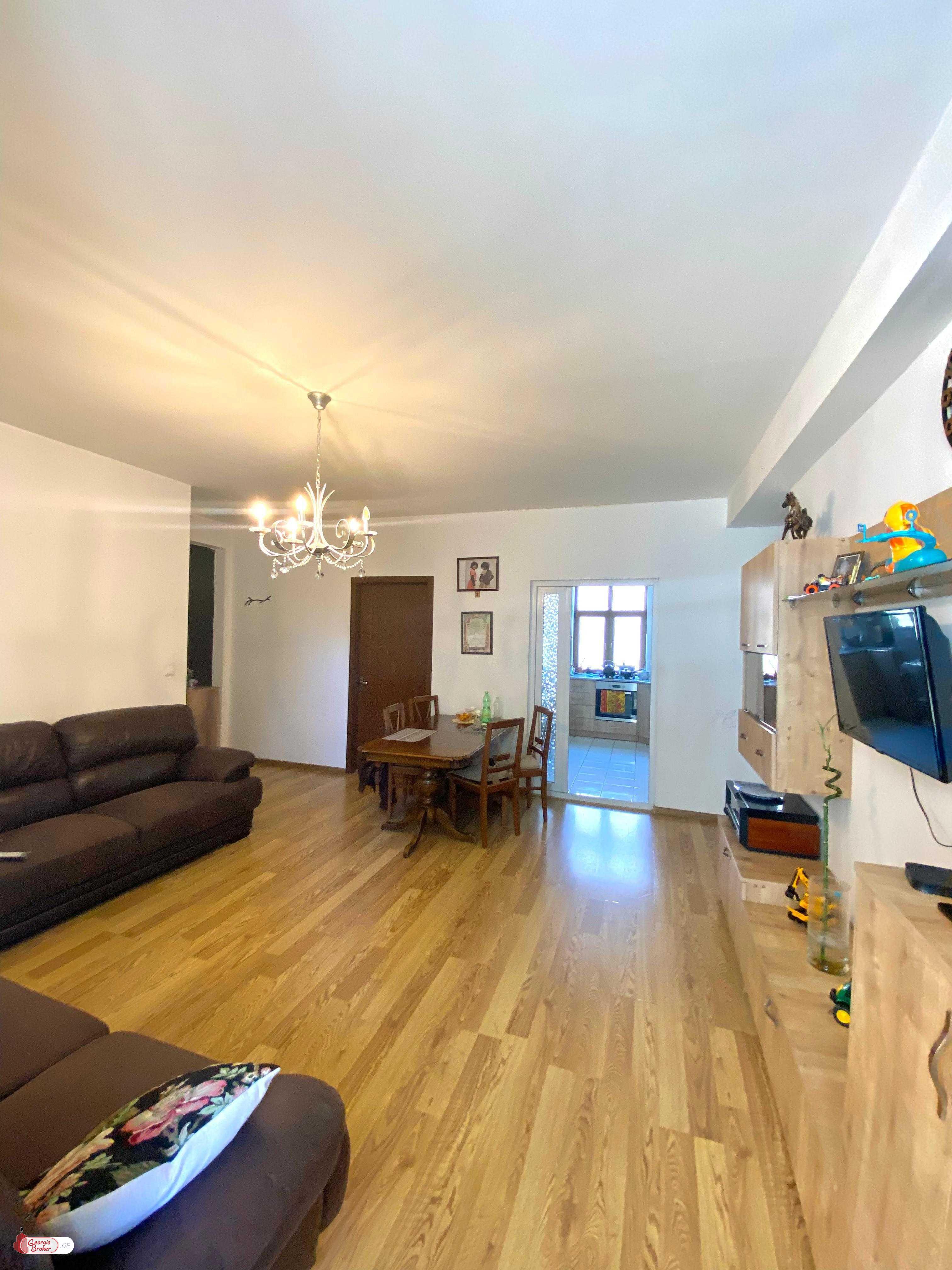 продается квартира с новым ремонтом 4-комнаты