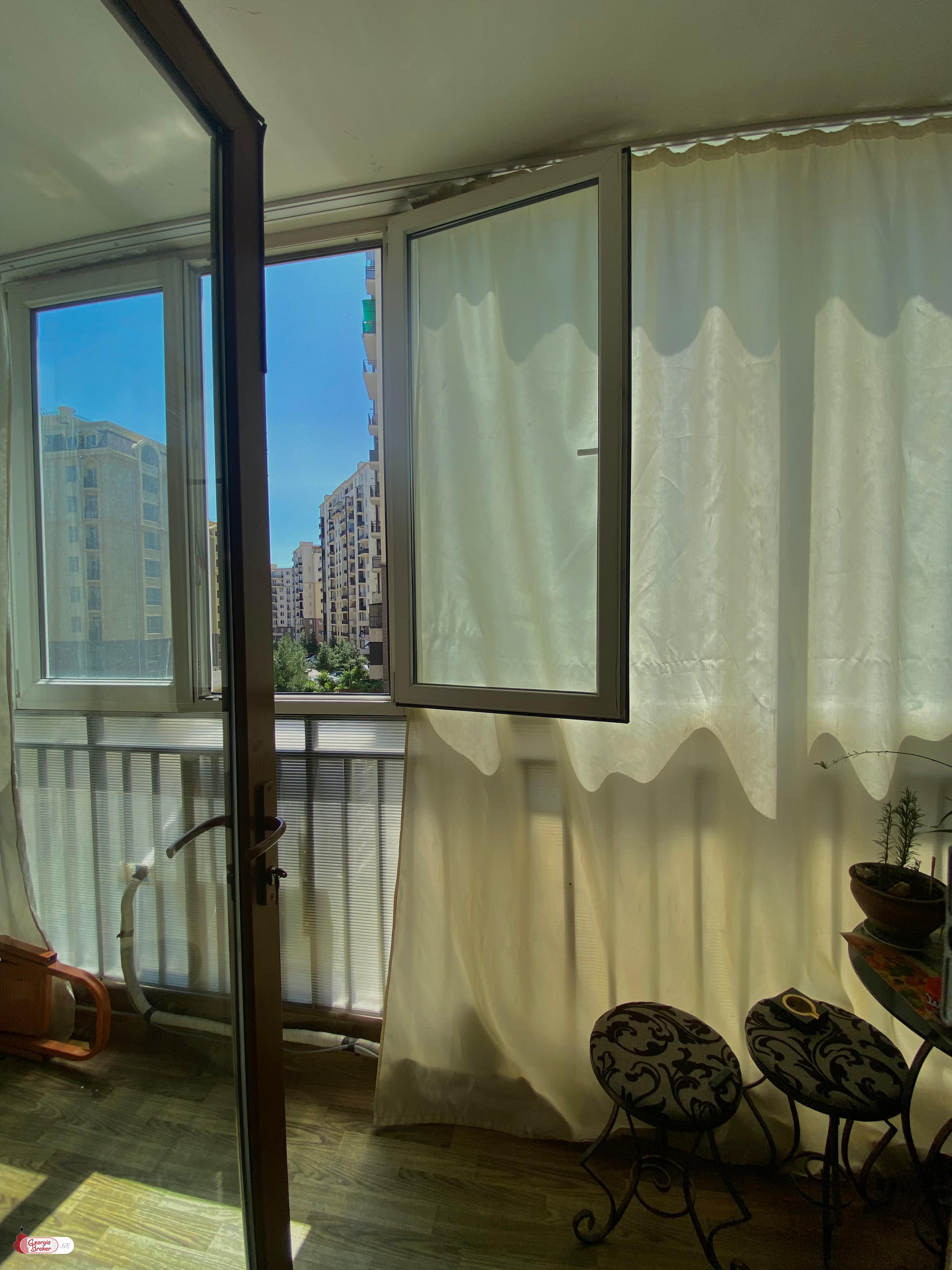 продается квартира с новым ремонтом 4-комнаты