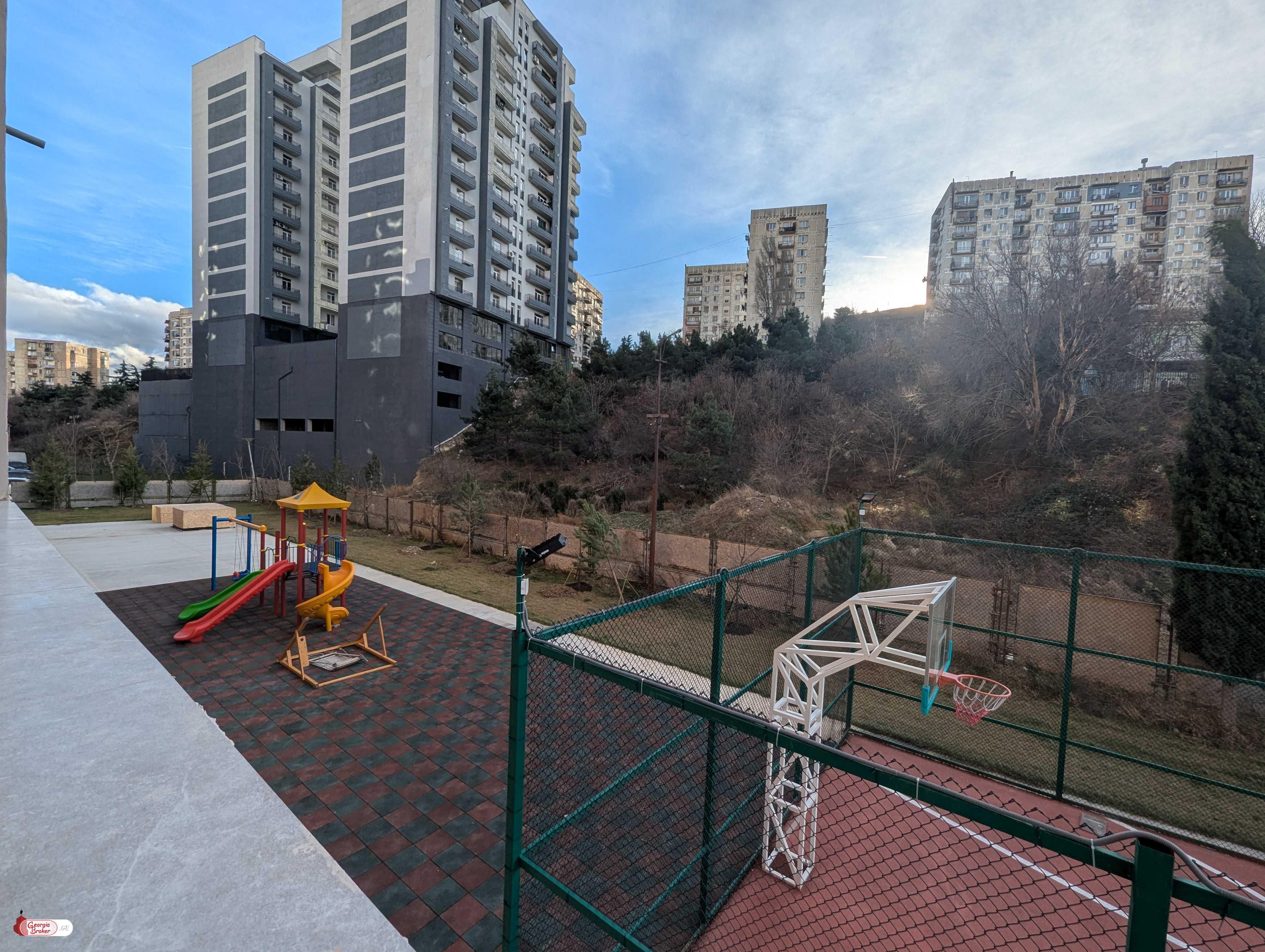 продается квартира с новым ремонтом 3-комнаты