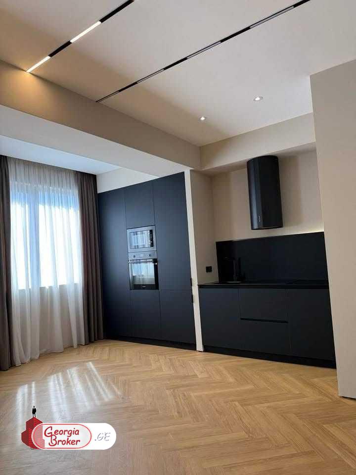 продается квартира с новым ремонтом 3-комнаты