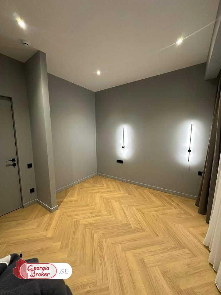 продается квартира с новым ремонтом 3-комнаты