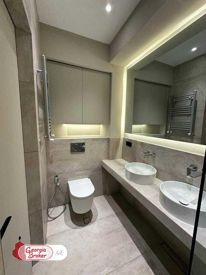 продается квартира с новым ремонтом 3-комнаты