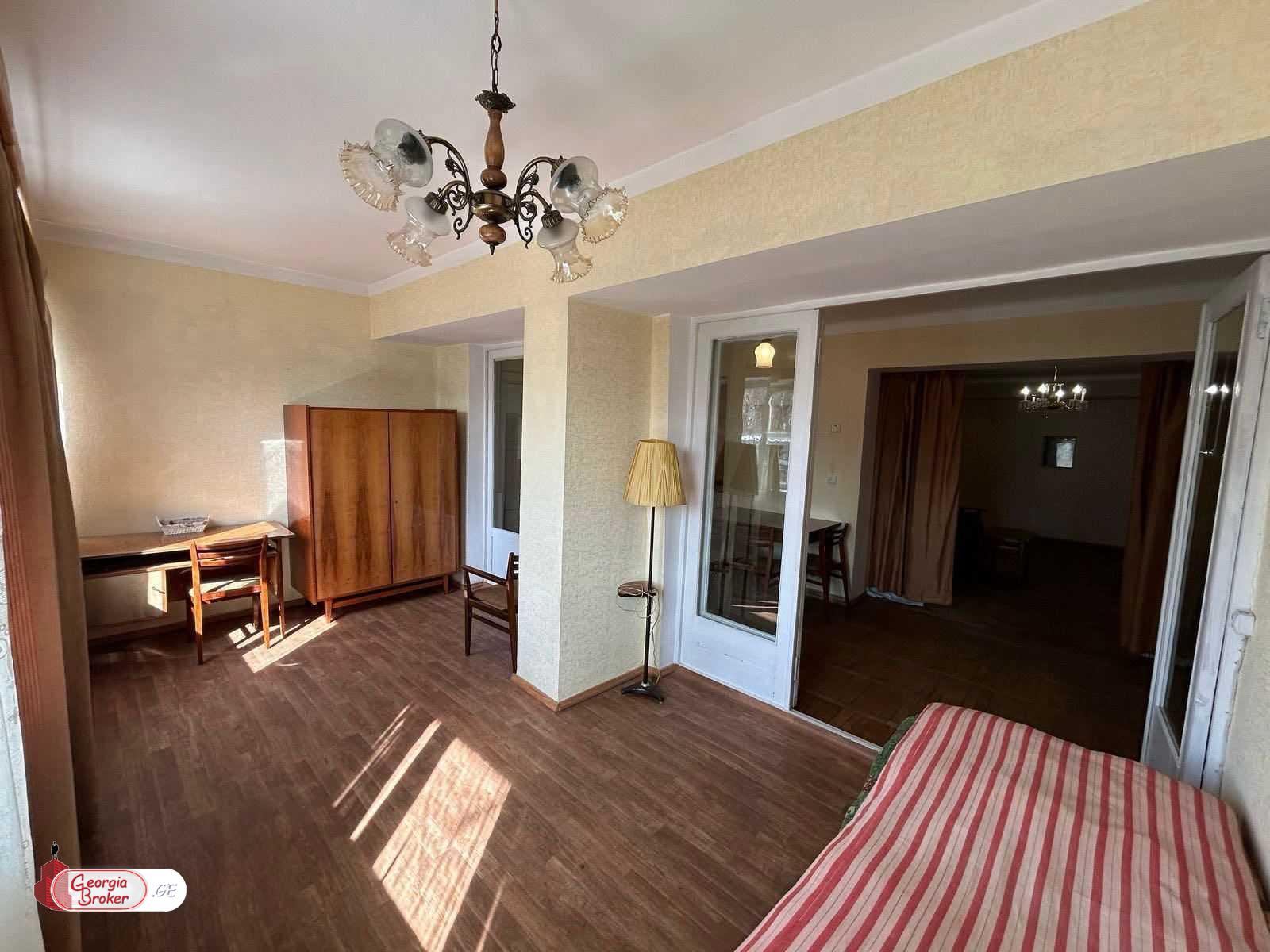 იყიდება ახალი გარემონტებული 4 ოთახიანი ბინა