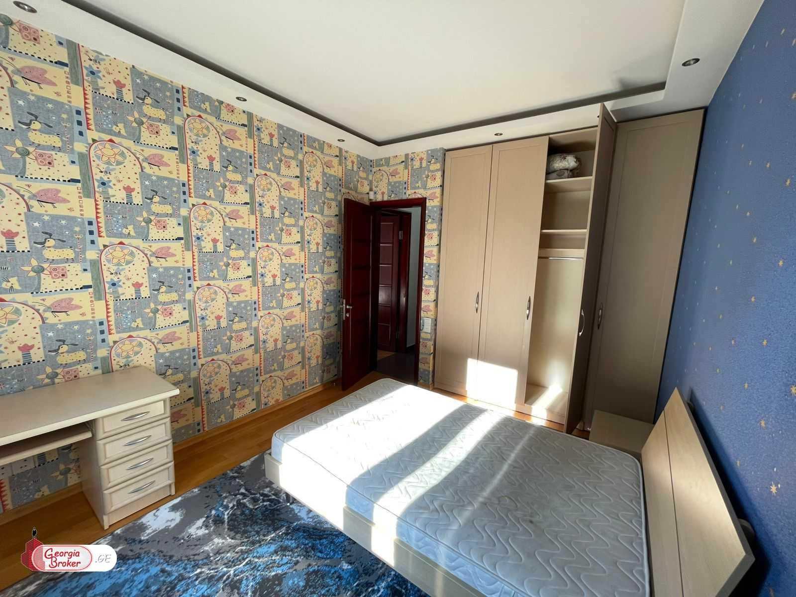 იყიდება ახალი გარემონტებული 3 ოთახიანი ბინა