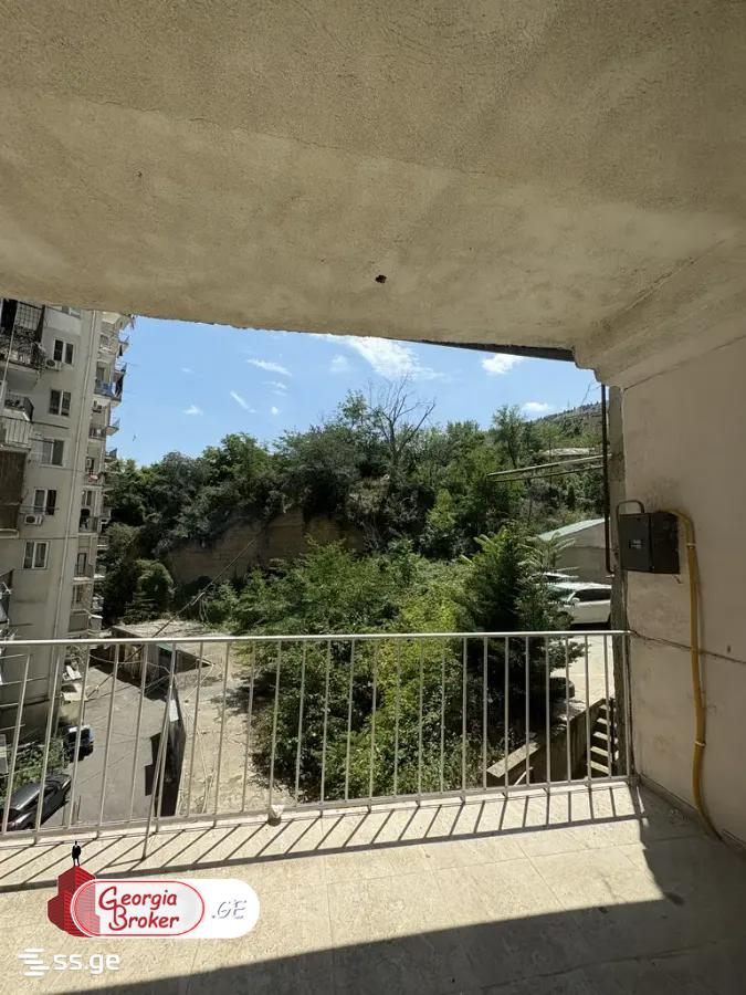 იყიდება ახალი გარემონტებული 2 ოთახიანი ბინა