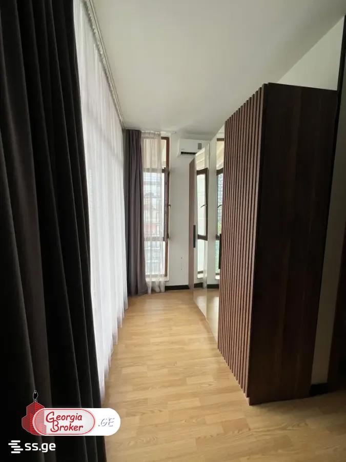 იყიდება ახალი გარემონტებული 4 ოთახიანი ბინა