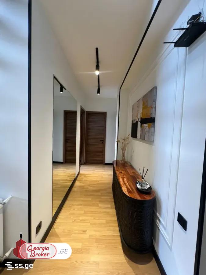 იყიდება ახალი გარემონტებული 4 ოთახიანი ბინა