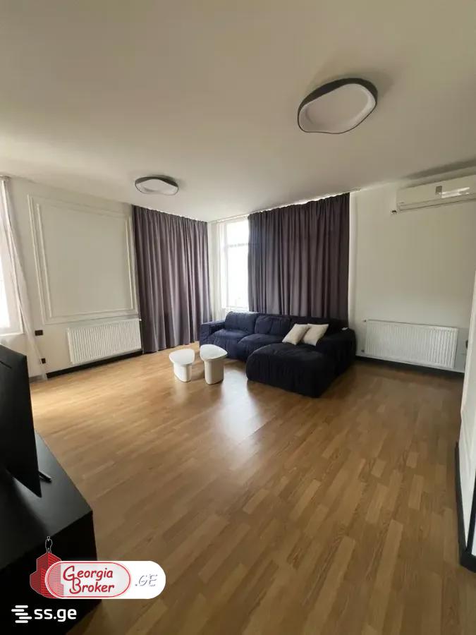 იყიდება ახალი გარემონტებული 4 ოთახიანი ბინა