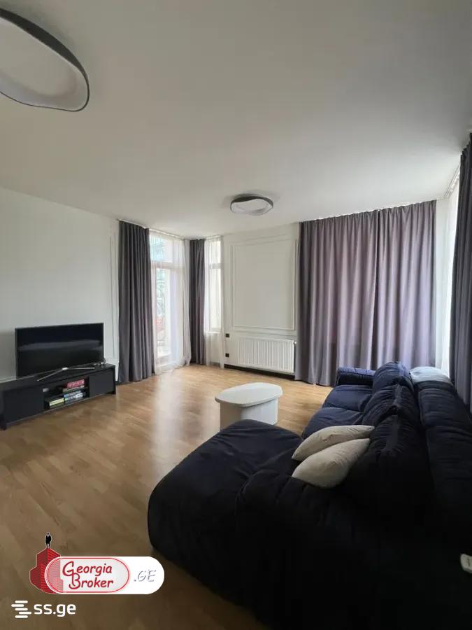 იყიდება ახალი გარემონტებული 4 ოთახიანი ბინა