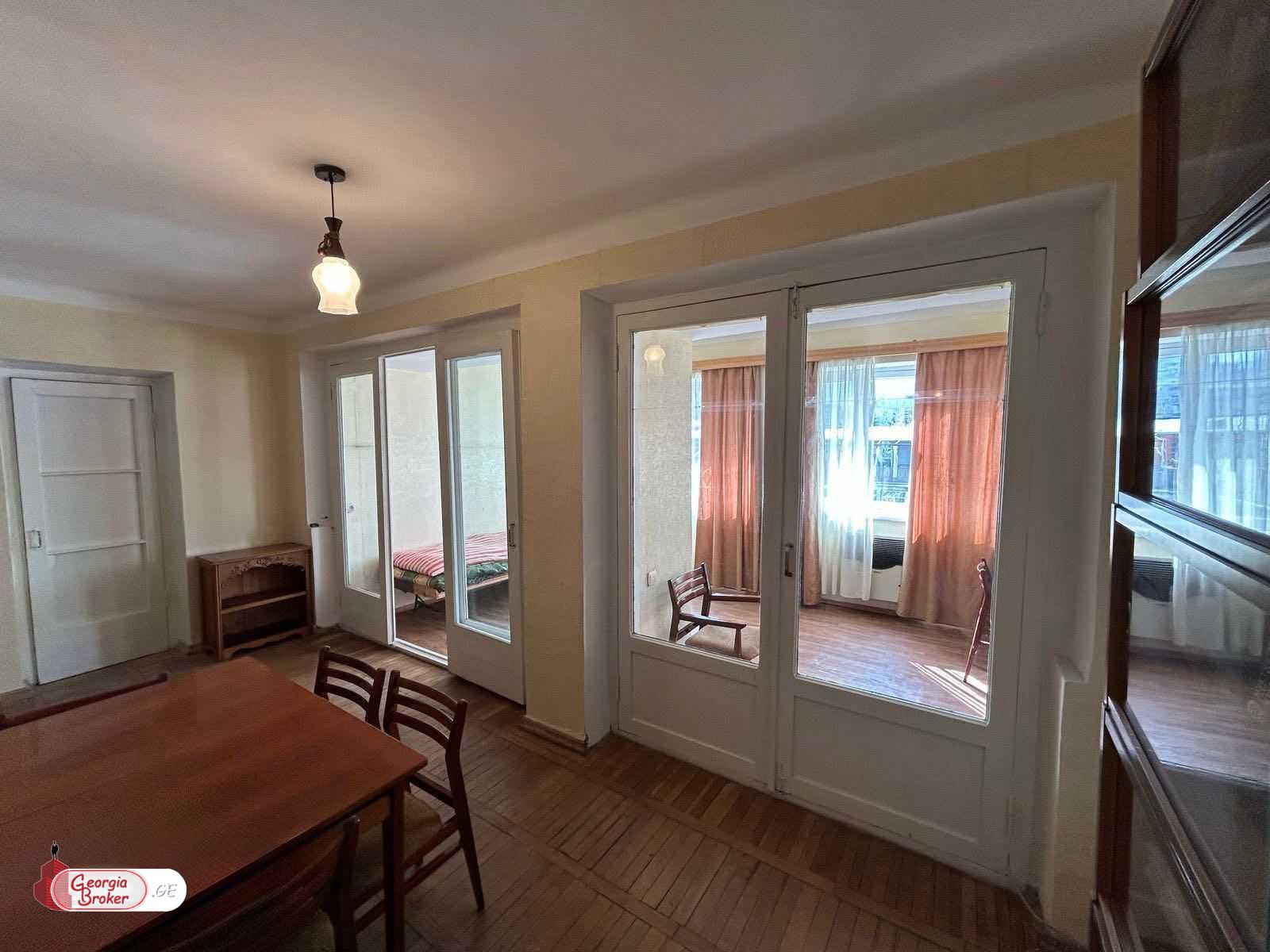 იყიდება ახალი გარემონტებული 4 ოთახიანი ბინა