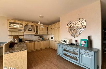 იყიდება ახალი გარემონტებული 4 ოთახიანი ბინა