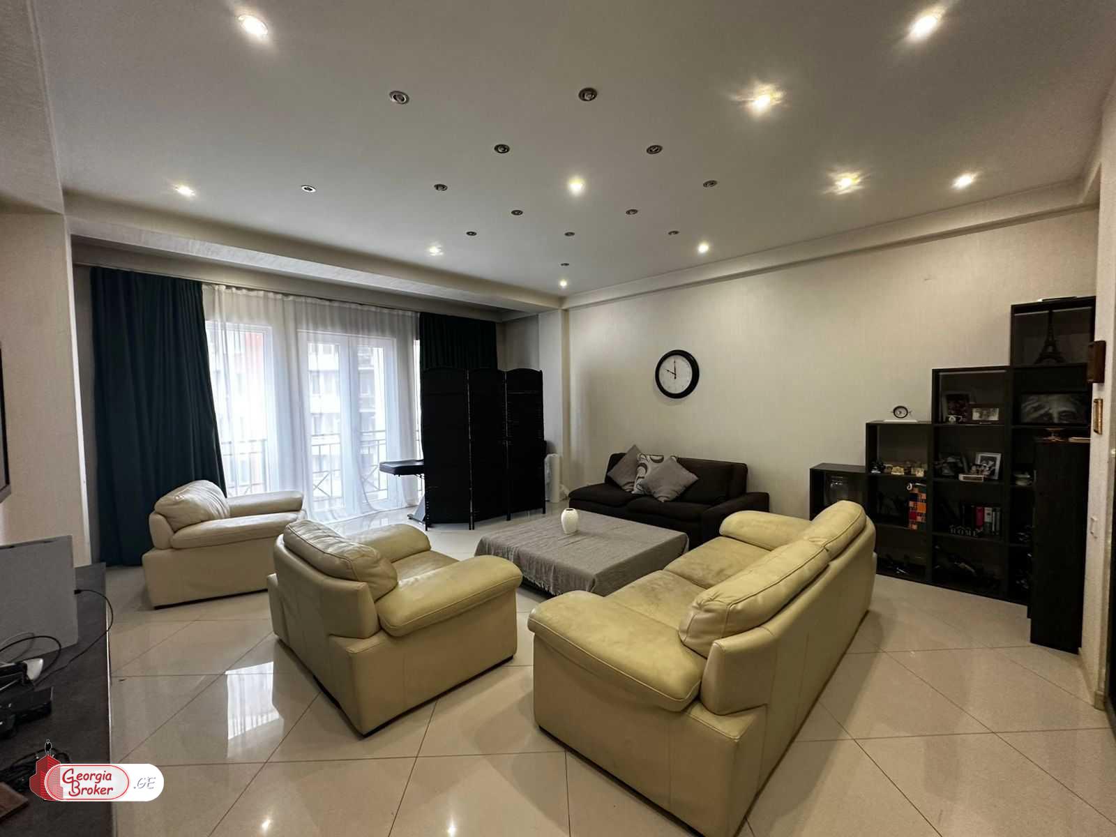 იყიდება ახალი გარემონტებული 6 ოთახიანი ბინა