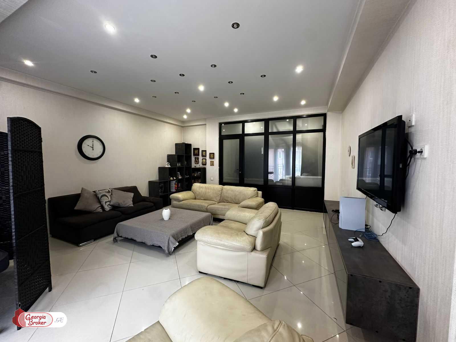 იყიდება ახალი გარემონტებული 6 ოთახიანი ბინა