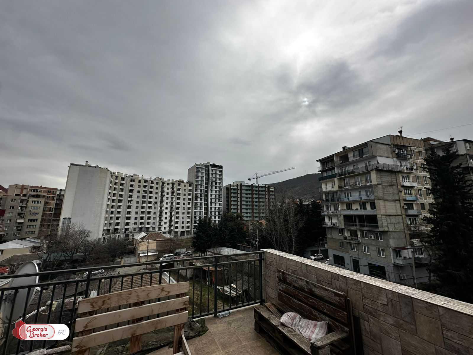 იყიდება ახალი გარემონტებული 6 ოთახიანი ბინა