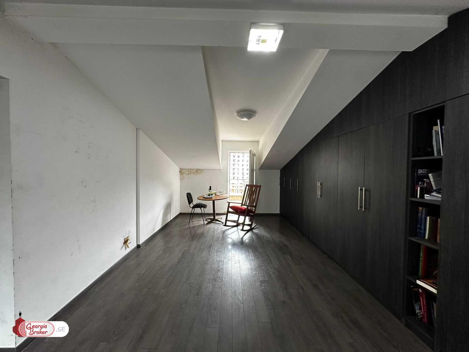 იყიდება ახალი გარემონტებული 6 ოთახიანი ბინა