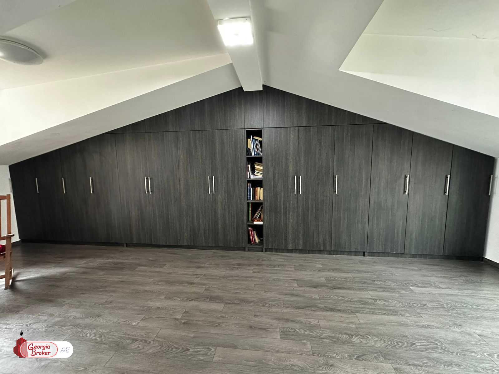 იყიდება ახალი გარემონტებული 6 ოთახიანი ბინა