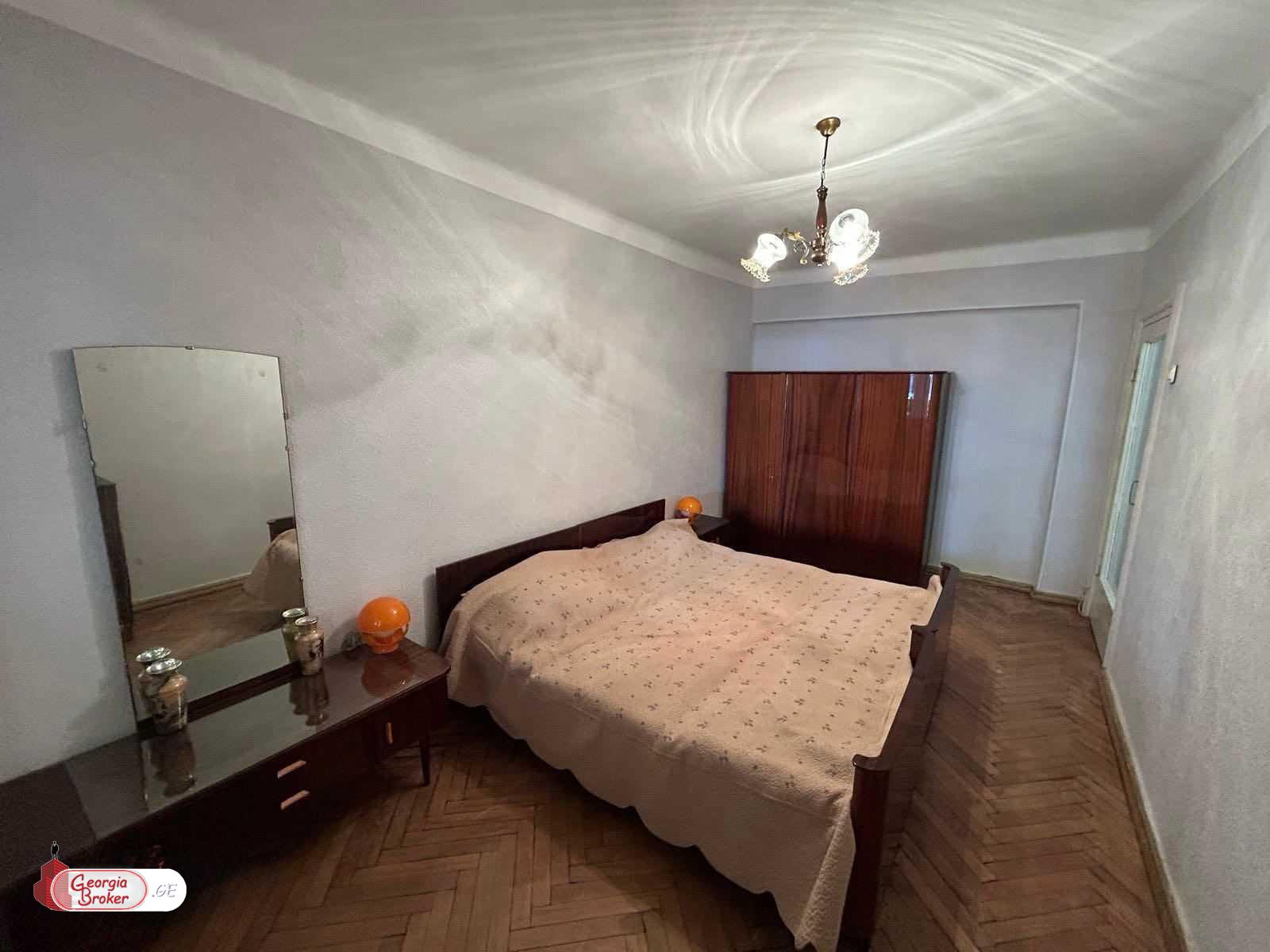 იყიდება ახალი გარემონტებული 4 ოთახიანი ბინა