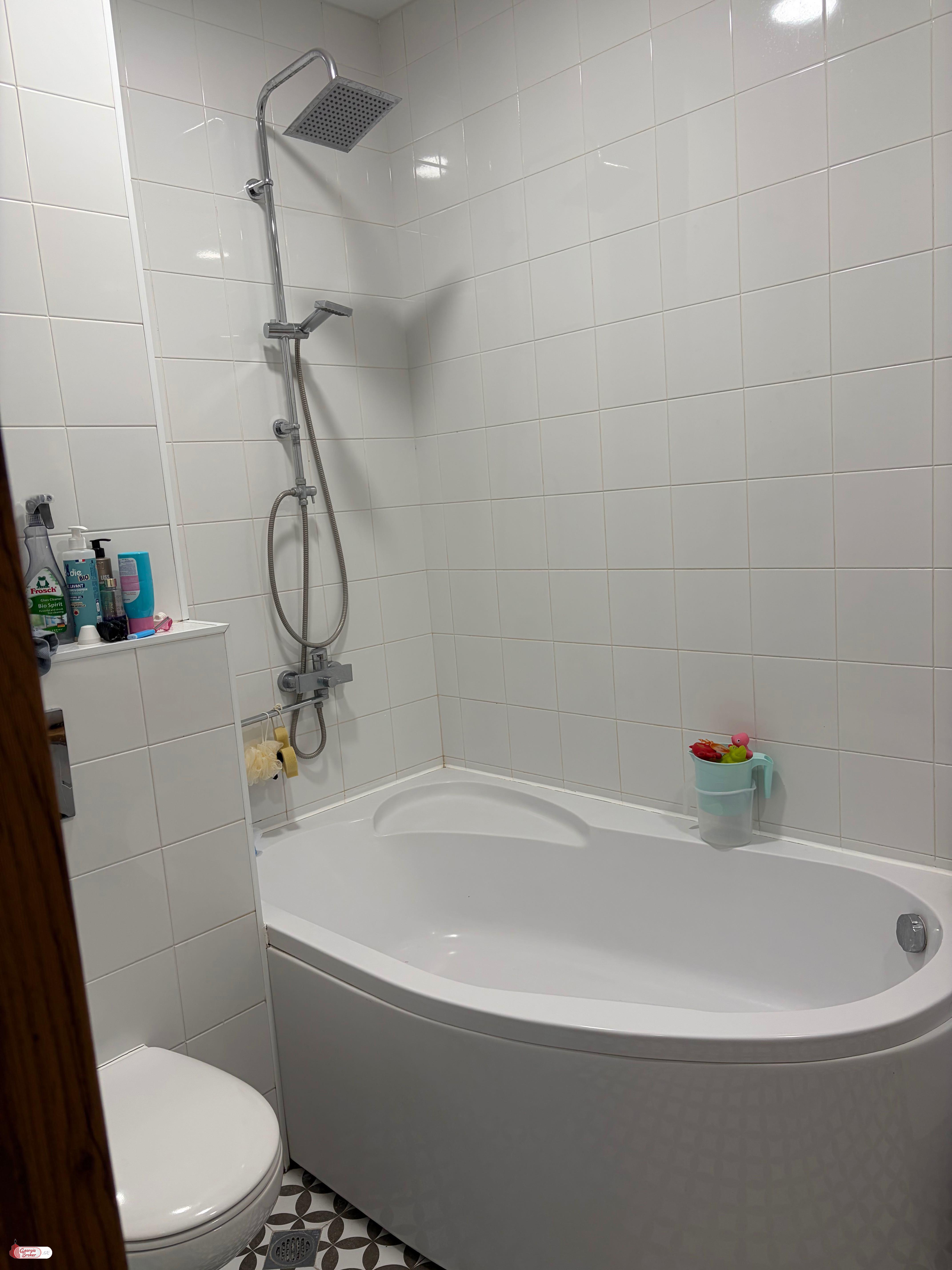 იყიდება ახალი გარემონტებული 3 ოთახიანი ბინა