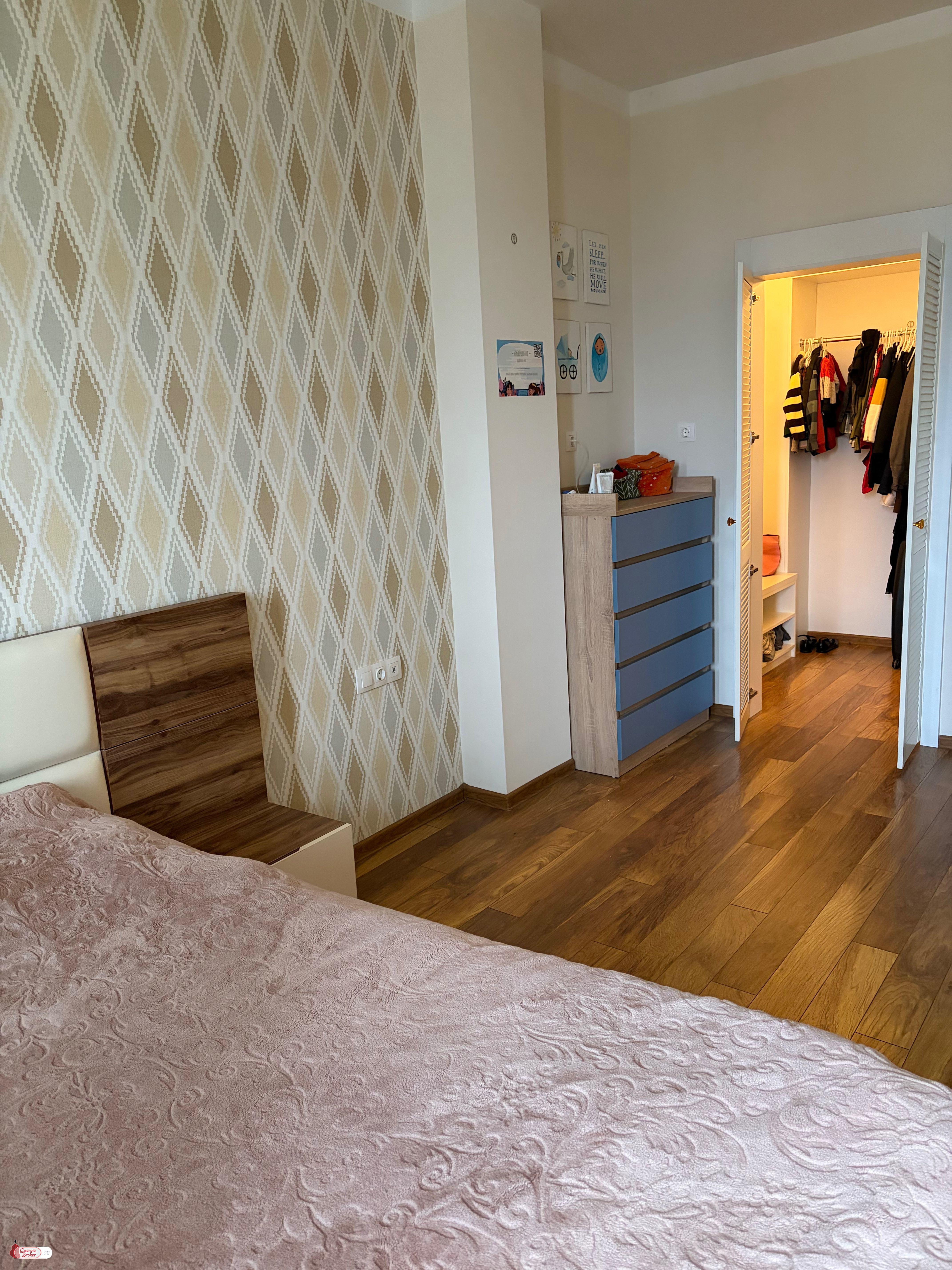 იყიდება ახალი გარემონტებული 3 ოთახიანი ბინა