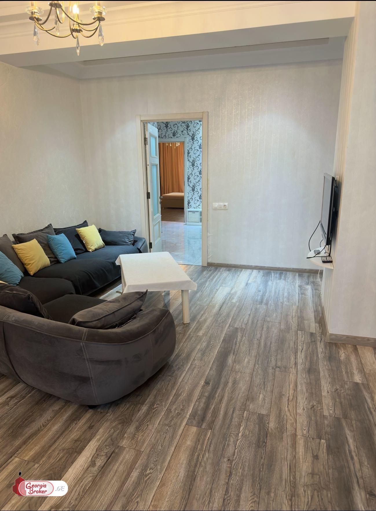 იყიდება ახალი გარემონტებული 4 ოთახიანი ბინა