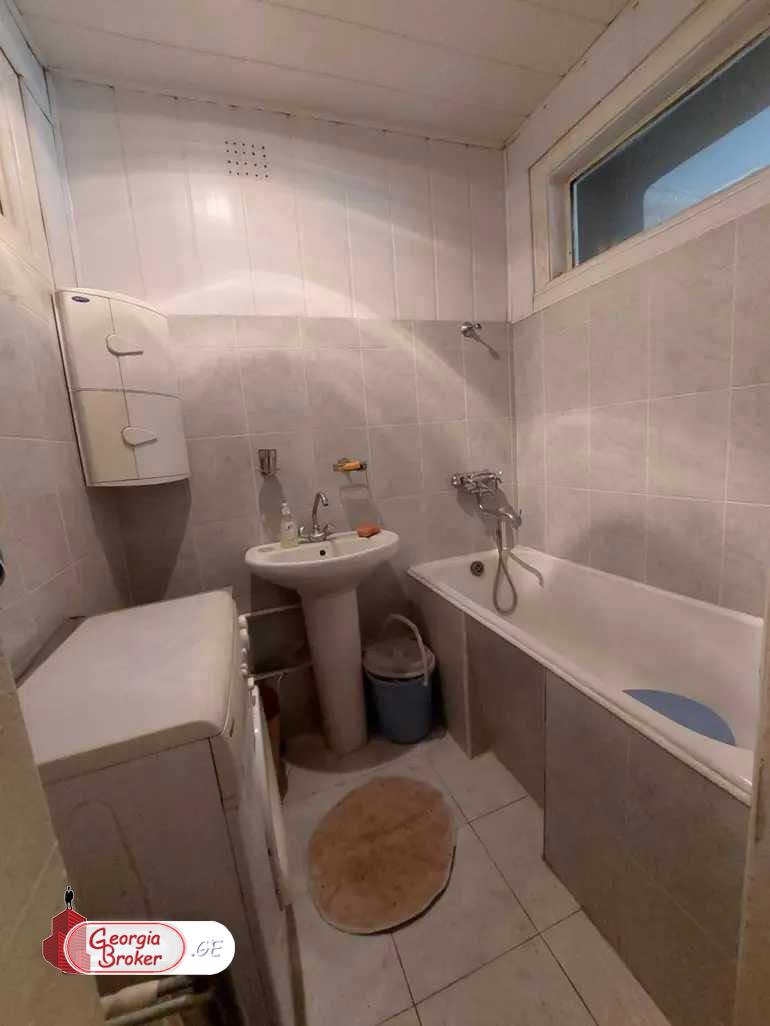 იყიდება ახალი გარემონტებული 4 ოთახიანი ბინა