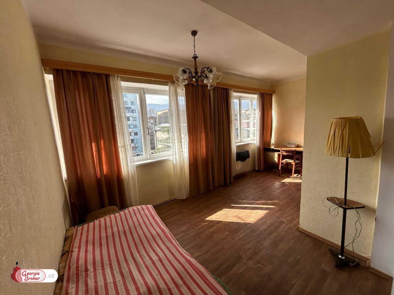 იყიდება ახალი გარემონტებული 4 ოთახიანი ბინა